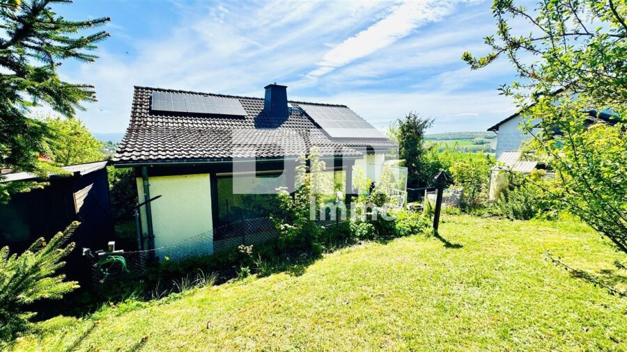 Umfangreich saniertes EFH inkl. PV-Anlage, Terrasse, Wintergarten und Garage - Gartenbereich
